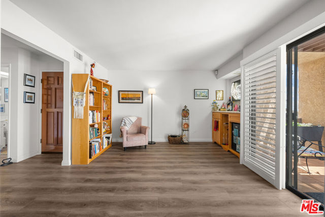 712 Vallejo Villas, Los Angeles CA: https://media.crmls.org/mediaz/eabd6880-f965-41bd-8c1b-4faa8903abfb.jpg