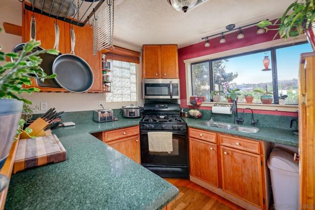 31141 Saddleback Rd, Valley Center CA: https://media.crmls.org/mediaz/eabddcf3-442d-4003-b226-ba60b37a1369.jpg