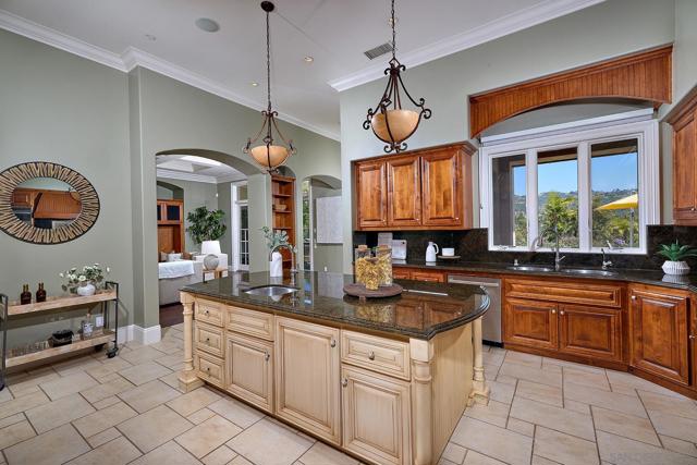 14460 Cheyenne Trl, Poway CA: https://media.crmls.org/mediaz/eabe460a-757e-4720-ad2d-93cb3820efda.jpg
