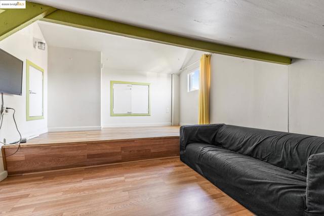 820 Amador St, Richmond CA: https://media.crmls.org/mediaz/eabe924b-c8d0-4442-ac92-c551eae79b8a.jpg