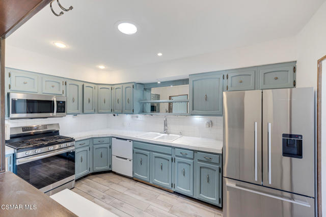 1585 Loma Drive, Ojai CA: https://media.crmls.org/mediaz/eabef027-b092-4c2d-8d7b-54db6a23a5c0.jpg