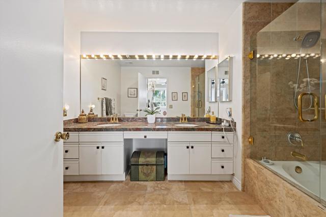 54121 Oakhill, La Quinta CA: https://media.crmls.org/mediaz/eabef8fe-525d-4b23-9e82-eedcaf9faf4c.jpg