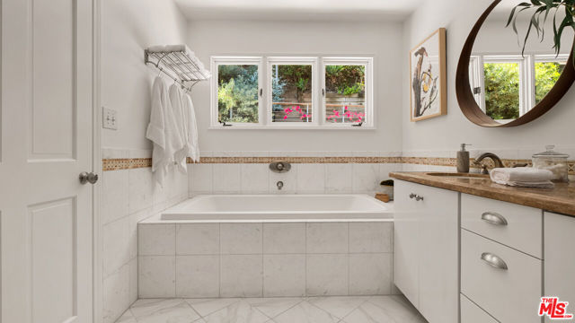 1759 North Beverly Drive photo 17