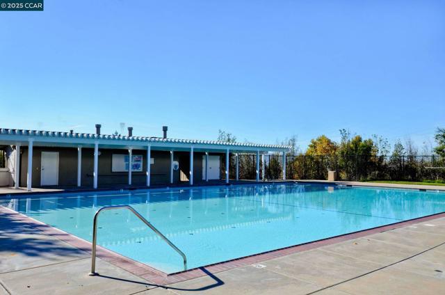 219 Nottingham Pl, Danville CA: https://media.crmls.org/mediaz/eabfcd4a-75aa-4f20-a909-09ab326120ad.jpg