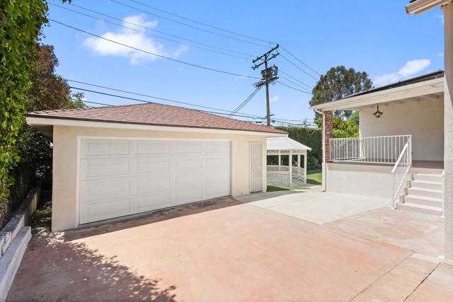 108 W Kenneth Road, Glendale CA: https://media.crmls.org/mediaz/eac00a16-de7c-4430-b02e-e0bfaad23bd5.jpg