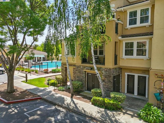 3328 Monaghan St, Dublin CA: https://media.crmls.org/mediaz/eac0a98c-f65f-4d83-8939-d21b08da8581.jpg