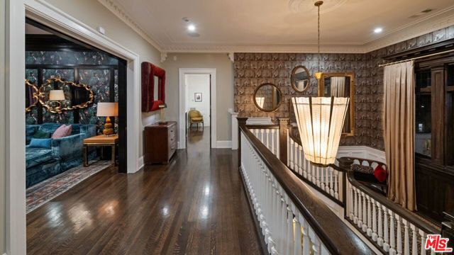 601 S Windsor Boulevard, Los Angeles CA: https://media.crmls.org/mediaz/eac11120-5b0c-4e8c-aa60-8bad39cb3fdd.jpg