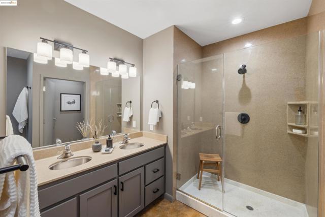 428 Alice Street, Oakland CA: https://media.crmls.org/mediaz/eac1a2a8-f156-42e6-b501-662a3a02c3a2.jpg