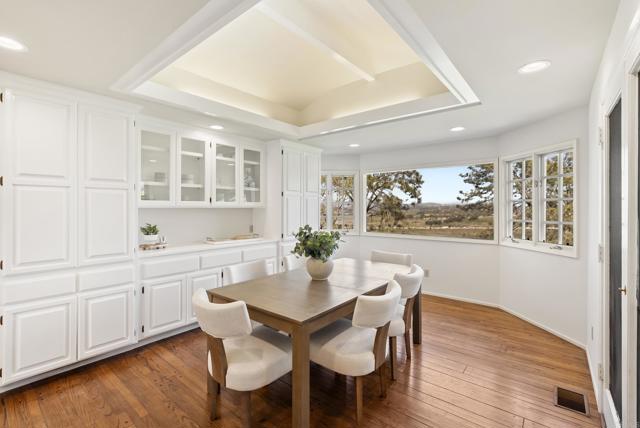 1449 Crest Rd, Del Mar CA: https://media.crmls.org/mediaz/eac209b1-9174-4450-9221-18b5f31a275a.jpg