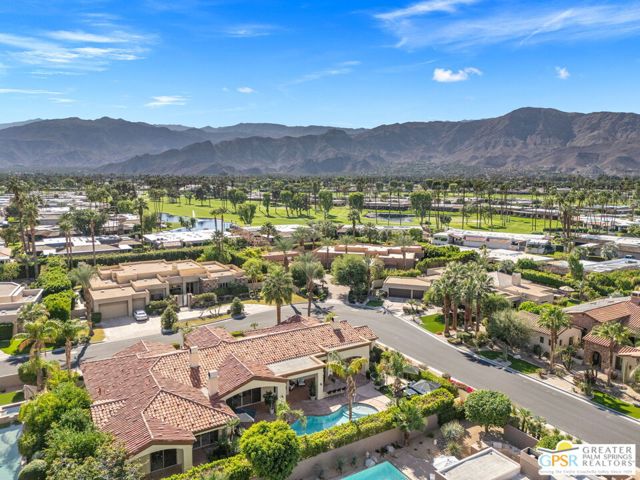 16 Villaggio Place, Rancho Mirage CA: https://media.crmls.org/mediaz/eac23f8e-1b4f-4ece-8897-03e744904444.jpg