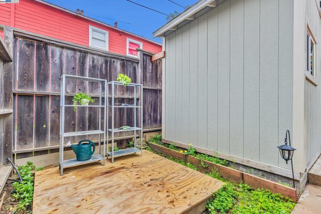 2019 E St, Hayward CA: https://media.crmls.org/mediaz/eac25f64-5fa5-4fcb-b065-113a7a963769.jpg
