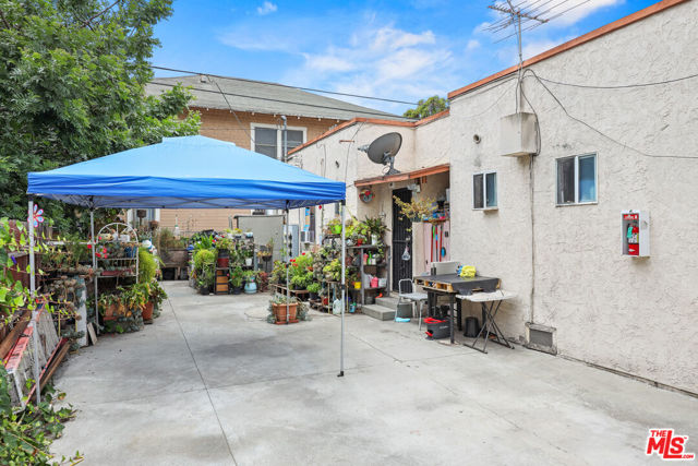3836 S Gramercy Place, Los Angeles CA: https://media.crmls.org/mediaz/eac2cebd-9034-49b5-9f0e-2587d2312ce5.jpg