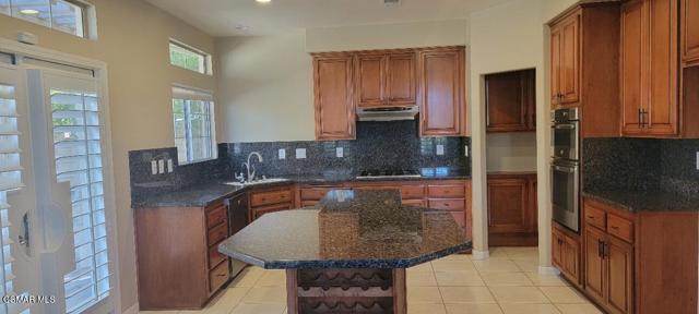 2669 Dorado Court, Thousand Oaks CA: https://media.crmls.org/mediaz/eac32408-fd67-4e5e-b732-57c038ecbf94.jpg