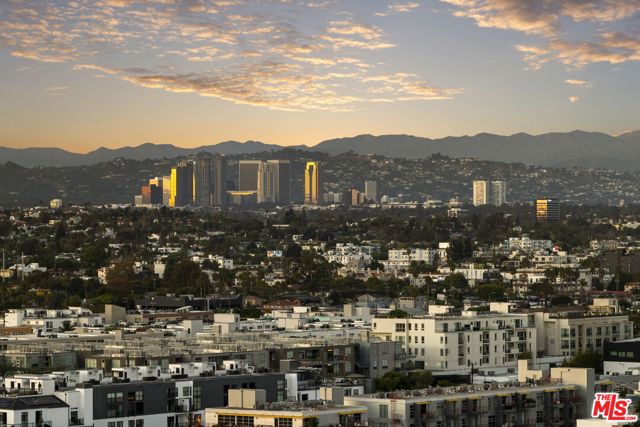 13650 Marina Pointe Drive, Marina del Rey CA: https://media.crmls.org/mediaz/eac389d6-6533-4c60-b683-cd123a313efb.jpg
