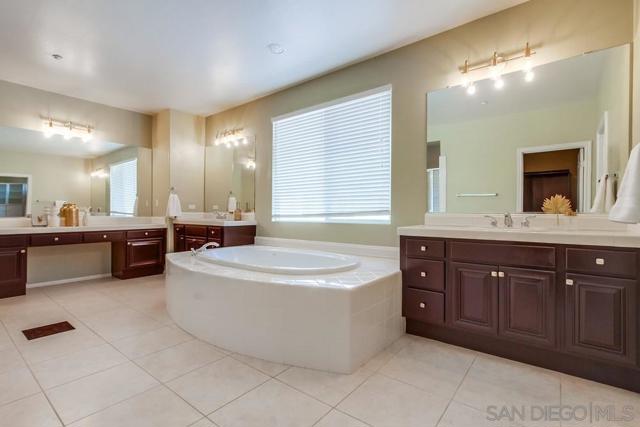 16747 Summit Vista Dr, San Diego, California 92127, 6 Bedrooms Bedrooms, ,5 BathroomsBathrooms,Single Family Residence,For Sale,Summit Vista Dr,240020989SD