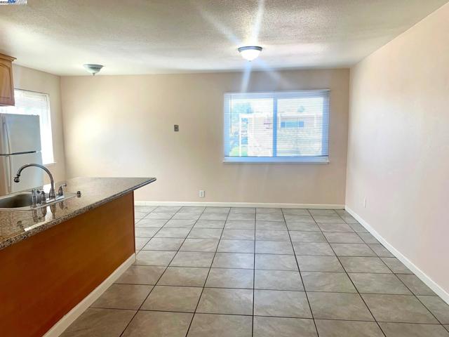 20240 Wisteria St, Castro Valley CA: https://media.crmls.org/mediaz/eac3a9a2-7a40-42cc-9484-8f97091c3c74.jpg