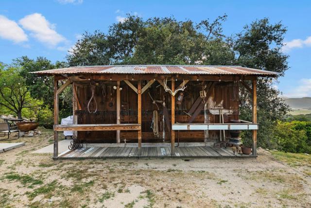 27751 Highway 79, Santa Ysabel CA: https://media.crmls.org/mediaz/eac4cf73-5322-4647-84c1-1da53140dbe2.jpg