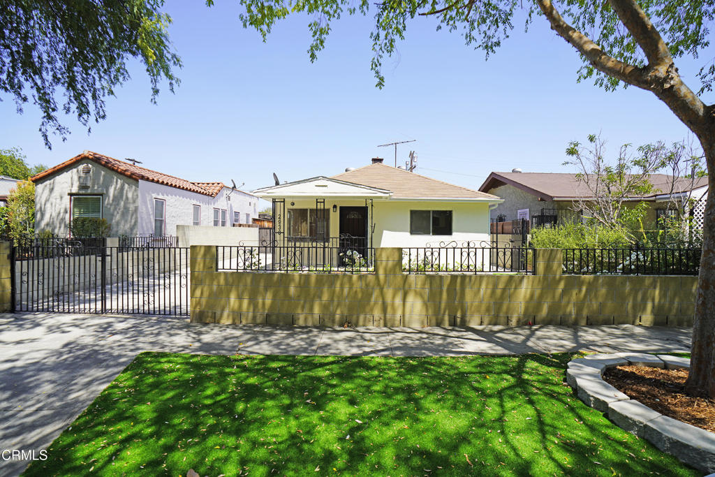 2938 Warwick Avenue