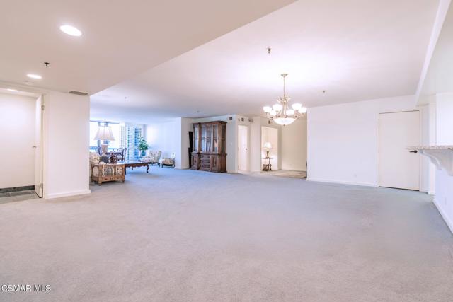 10660 Wilshire Boulevard, Los Angeles CA: https://media.crmls.org/mediaz/eac5cbc9-47fc-4805-a27d-e1024de73ad7.jpg