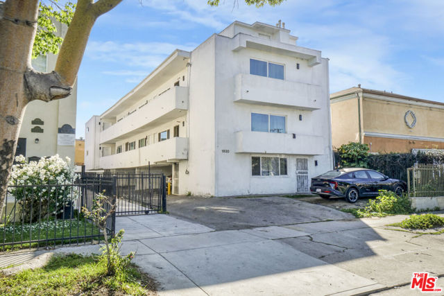 1820 S La Brea Avenue, Los Angeles CA: https://media.crmls.org/mediaz/eac5e820-8e3e-43d2-9709-953296b82581.jpg