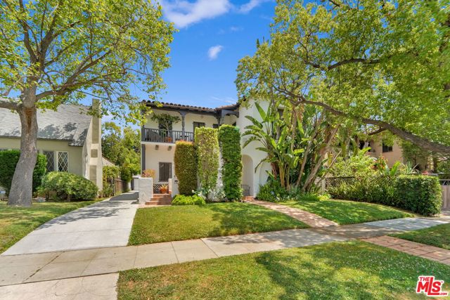 1118 HI POINT Street, Los Angeles CA: https://media.crmls.org/mediaz/eac5ebb8-60bc-48eb-ac02-e60ca18ea66d.jpg
