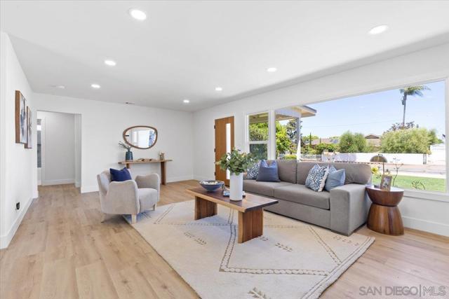 1967 Wedgemere Rd, El Cajon CA: https://media.crmls.org/mediaz/eac6310a-5bbb-407b-84e9-ab783417309e.jpg