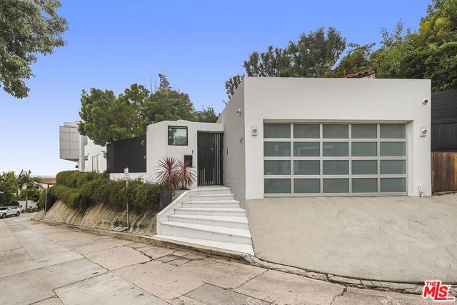 1377 Miller Place, Los Angeles CA: https://media.crmls.org/mediaz/eac67b8d-704b-478c-9919-f2a5868a2bf2.jpg