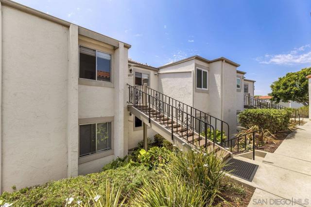 902 Caminito Madrigal, Carlsbad CA: https://media.crmls.org/mediaz/eac6a1c7-a482-4938-a889-6789efd69f60.jpg