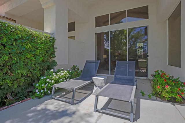 425 Desert Holly Drive, Palm Desert CA: https://media.crmls.org/mediaz/eac7681a-e5f5-4dce-bf8b-f7413e183ade.jpg
