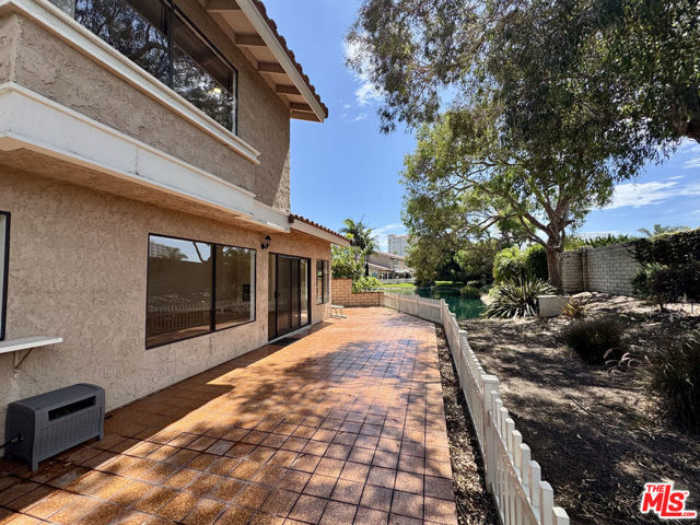7756 Sailboat Circle, Huntington Beach CA: https://media.crmls.org/mediaz/eac7a97f-9ae7-4326-b06e-627fc5508e32.jpg