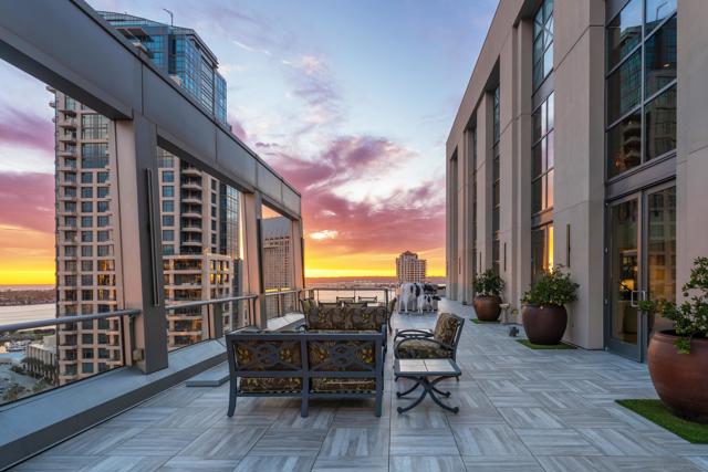 645 Front St, San Diego CA: https://media.crmls.org/mediaz/eac7df61-e15b-413d-9aca-23510715c798.jpg