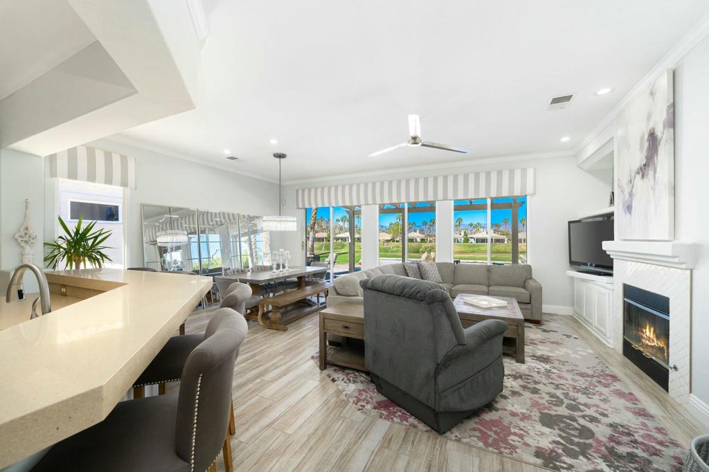 https://media.crmls.org/mediaz/eac7ef18-bac2-4a37-a1fe-822ea90e182c.jpg?preset=X-Large
