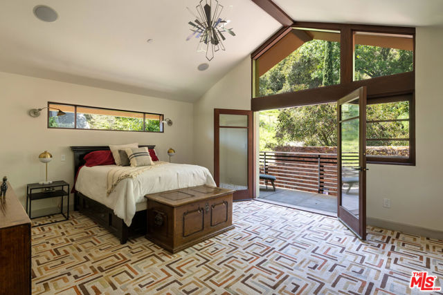 2669 Harlesden Court, Los Angeles CA: https://media.crmls.org/mediaz/eac8238d-3baa-44ce-8e21-2a29e1bd8b24.jpg