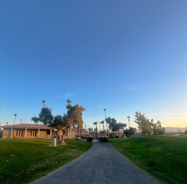 40513 Bay Hill Way, Palm Desert CA: https://media.crmls.org/mediaz/eac8c53b-c8b9-4df2-9d3a-e73e7218a765.jpg