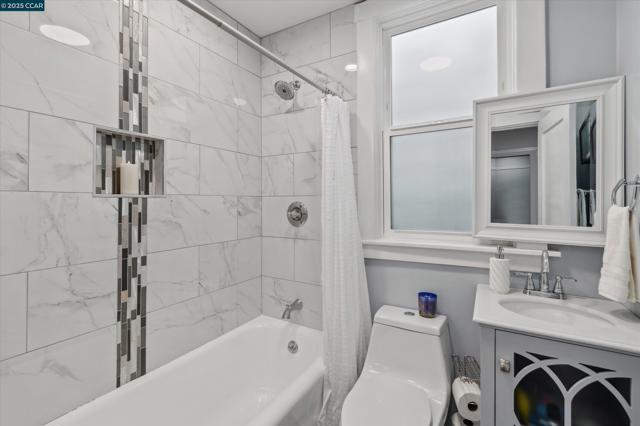 1118 GENEVA AVE, San Francisco CA: https://media.crmls.org/mediaz/eac8f022-3fd4-4479-944d-6103fd97064b.jpg