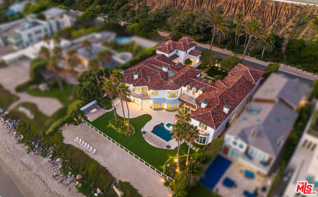 31272 Broad Beach Road, Malibu CA: https://media.crmls.org/mediaz/eac94841-30c7-4c0a-83ef-1a0c721b2259.jpg