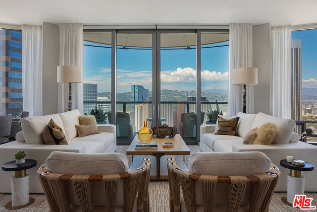 211 W Elm Court, Los Angeles CA: https://media.crmls.org/mediaz/eac94e95-68cc-42fb-a704-91a1400f3d5e.jpg