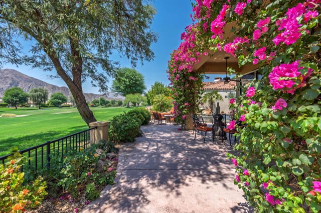 79885 Liga, La Quinta CA: https://media.crmls.org/mediaz/eac957dd-e70d-4581-93df-92e4f0974f9a.jpg