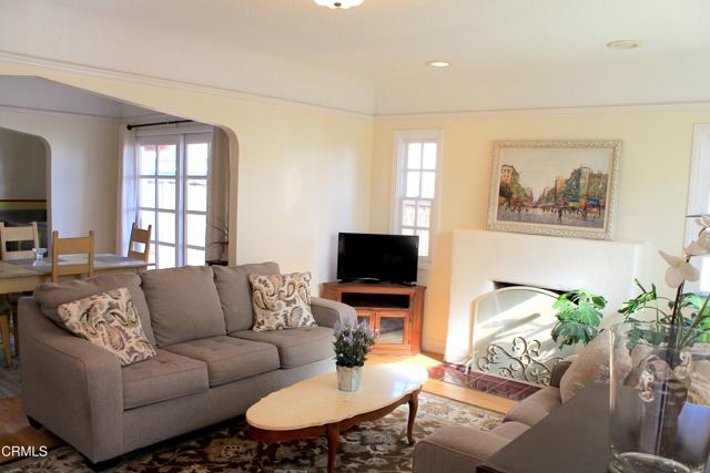 1693 Poli Street, Ventura CA: https://media.crmls.org/mediaz/eac98d69-606d-4223-904c-7568c103ae8a.jpg