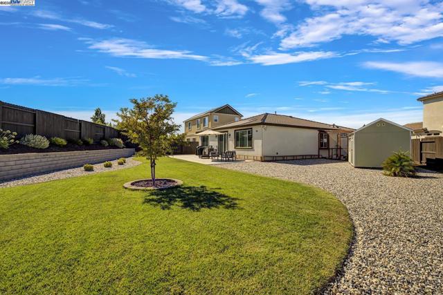 4014 Kenwood Cir, Oakley CA: https://media.crmls.org/mediaz/eaca21f8-a838-4bd2-9faf-c00df8455a6b.jpg