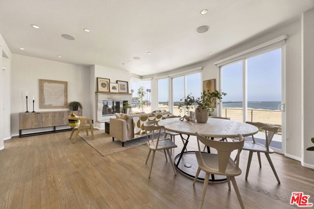 7019 E Seaside Walk, Long Beach CA: https://media.crmls.org/mediaz/eaca2c12-db4f-497f-b3d4-1209e5d99f40.jpg