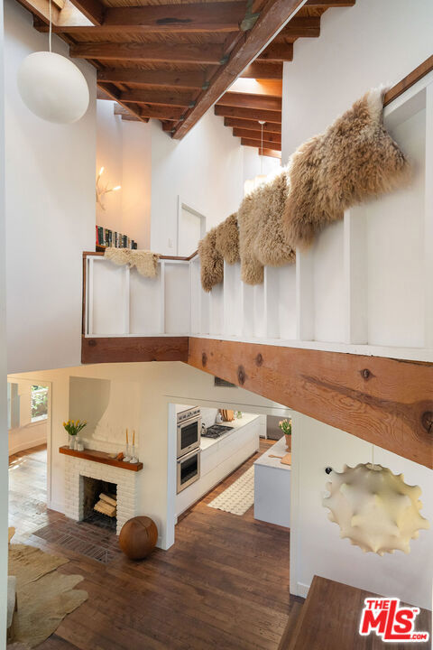 729 Superba Avenue, Venice CA: https://media.crmls.org/mediaz/eacb147c-4ad9-4876-b295-9a4d3e7ebab3.jpg