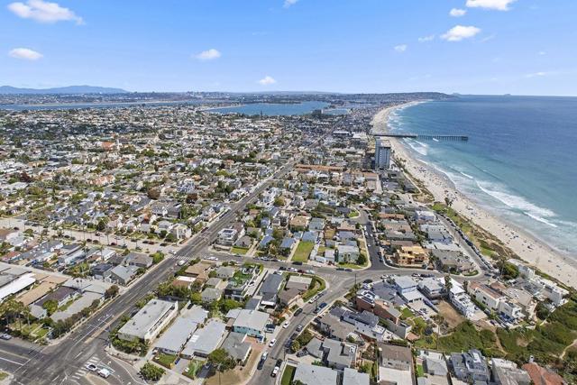 849 851 Missouri St, San Diego CA: https://media.crmls.org/mediaz/eacb6ea6-410f-4213-bc84-c18b91dc84f1.jpg