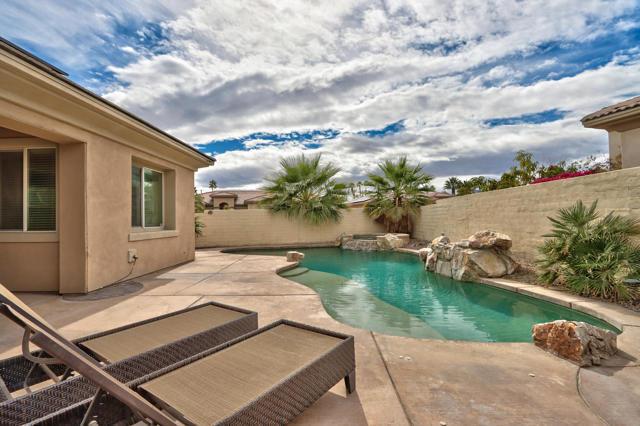 153 Merano Way, Palm Desert CA: https://media.crmls.org/mediaz/eacba737-5f63-4f6b-ad04-944d82317263.jpg