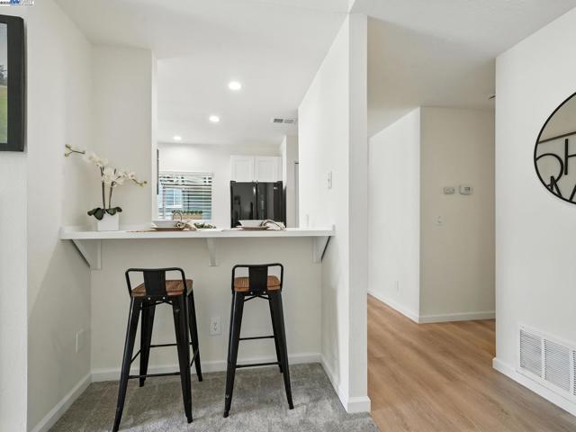 7635 Canyon Meadow Cir, Pleasanton CA: https://media.crmls.org/mediaz/eacbb8c5-9037-4399-8c58-928792fcb4e9.jpg