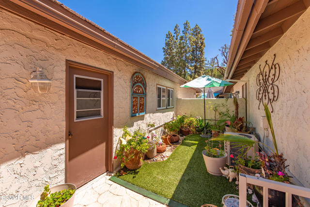 1122 Canterford Circle, Westlake Village CA: https://media.crmls.org/mediaz/eacdcb5e-6dc9-49e6-b1d9-5a0b5068f284.jpg