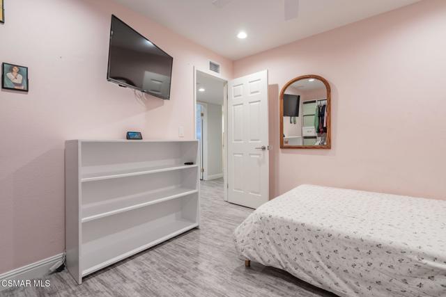 2760 Royal Avenue, Simi Valley CA: https://media.crmls.org/mediaz/eacde240-3f0c-4d7e-8de1-fb634cdc3b4b.jpg