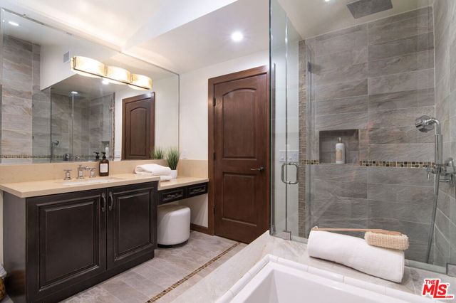 664 S Highland Avenue, Los Angeles CA: https://media.crmls.org/mediaz/eace14a7-2efe-45d6-873c-36def0ad5fe8.jpg