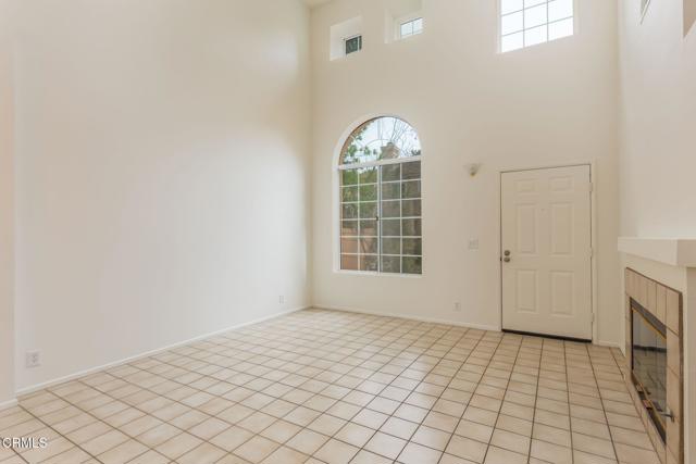 1132 Mooring Walk, Oxnard CA: https://media.crmls.org/mediaz/eace7adc-b755-4ffd-8441-c0b8c7b04b54.jpg