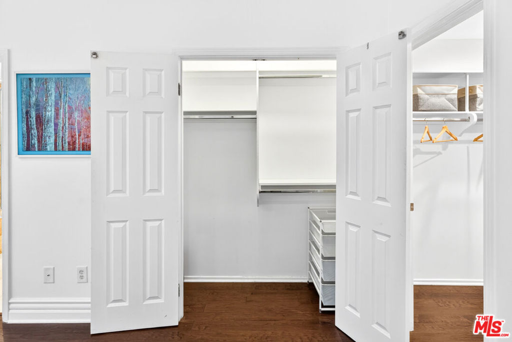 https://media.crmls.org/mediaz/eaceabbd-d407-4f2c-8dd5-caacbacf4790.jpg?preset=X-Large